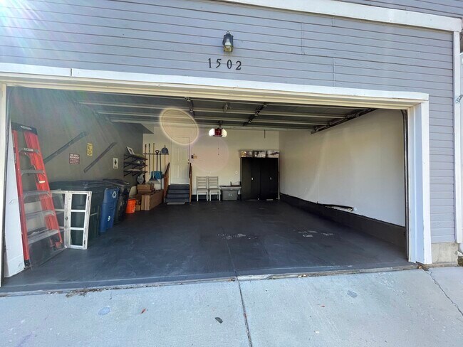 Building Photo - 1502 S Buckley Way