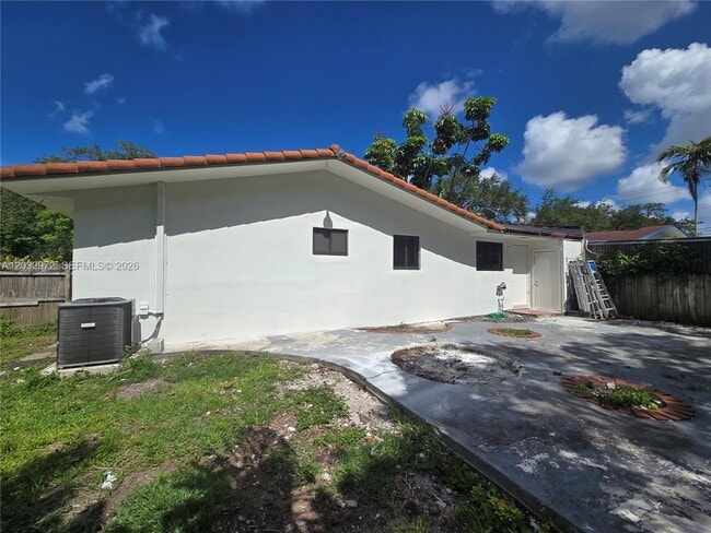 Building Photo - 13100 NE 3rd Ct