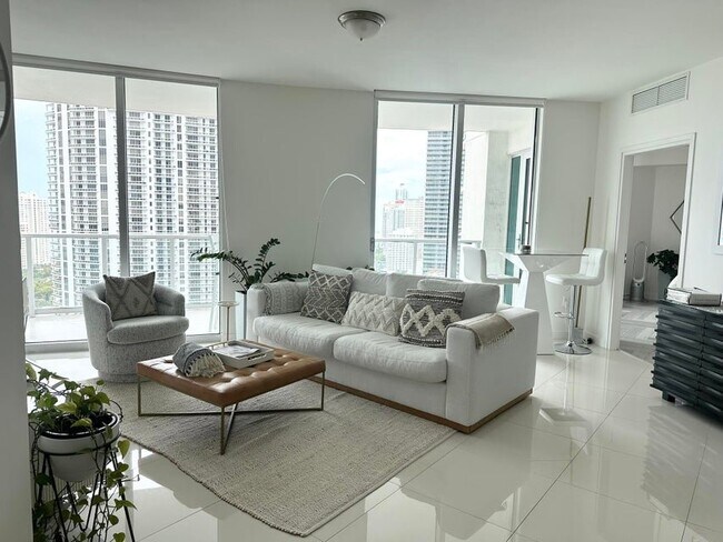 Foto del edificio - 300 S Biscayne Blvd