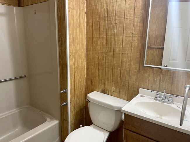 Building Photo - 174 Lee Pl