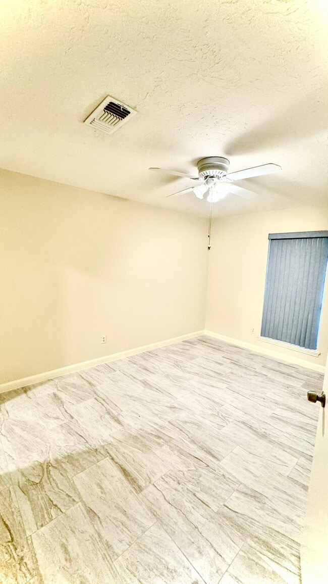 Building Photo - 3110 Springhill Dr