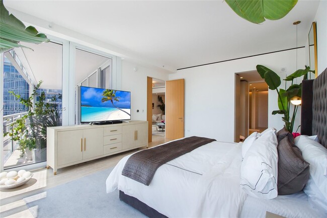Building Photo - 9001 Collins Ave