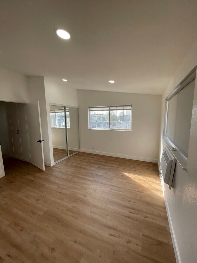 200 S McCoy Rd, Orange, CA 92868 Townhome Rentals in Orange CA