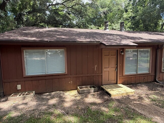 BREWSTER ESTATES duplex available NOW! - BREWSTER ESTATES duplex available NOW! Apartment