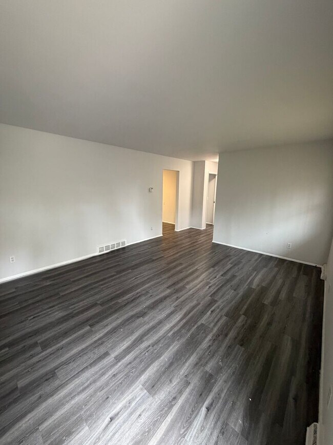 Building Photo - 138-138 S Berkley St