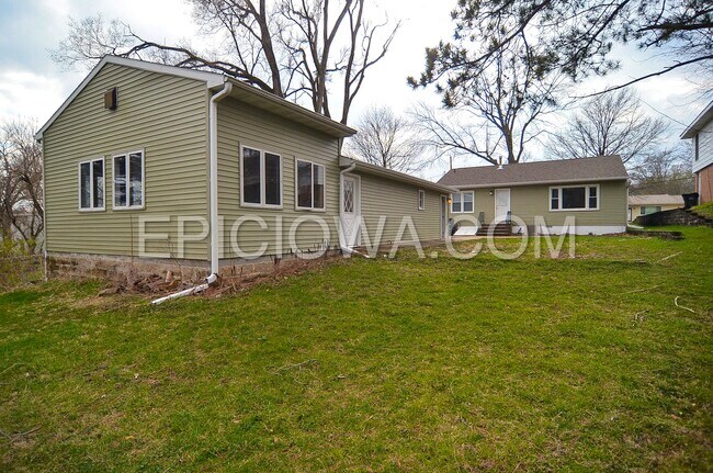 Foto del edificio - 3028 Circle Dr NE