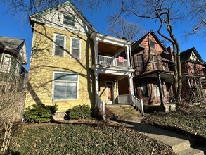 Building Photo - 686 Neil Ave