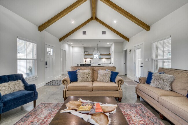 Foto del edificio - 8300 Lone Star Rd