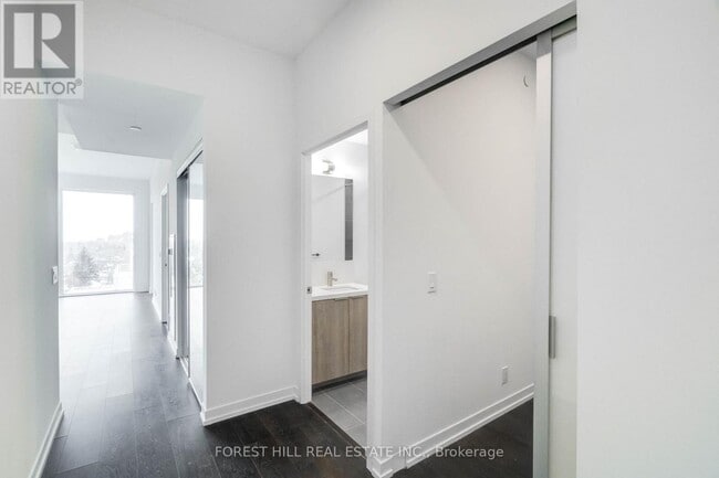 Building Photo - 2020-2020 Bathurst St