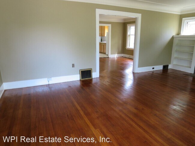 Foto del edificio - 7 br, 2.5 bath House - 5034 7th Ave NE