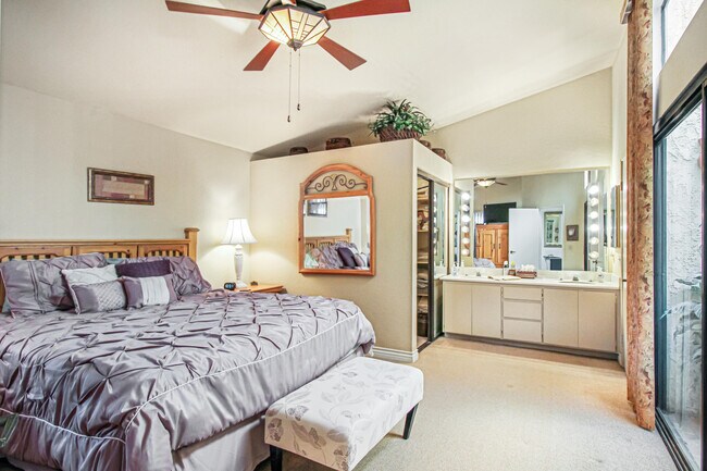 Foto del edificio - 77620 Woodhaven Dr N