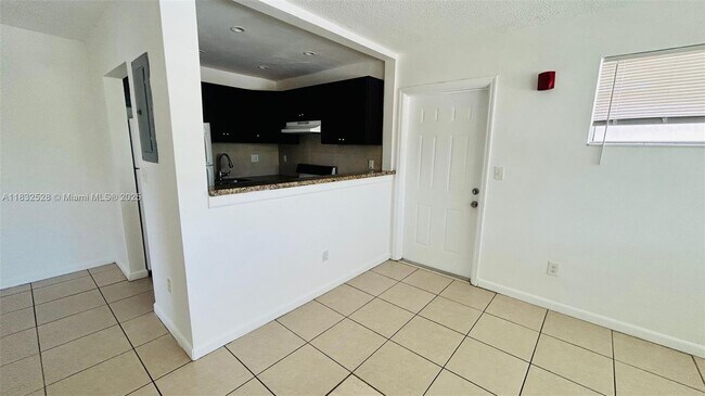 Foto del edificio - 2121 NE 168th St