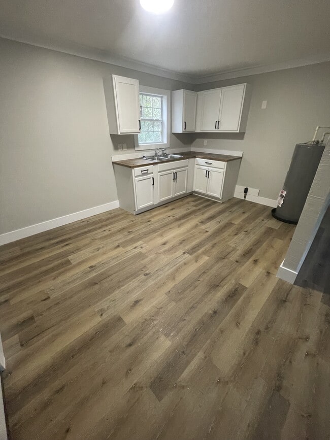 Building Photo - 37 Roberts Ln