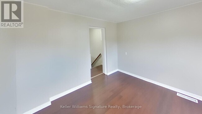 Photo du bâtiment - 104 Rosslyn Ave N