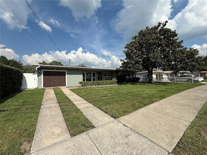 Primary Photo - 707 Engel Dr