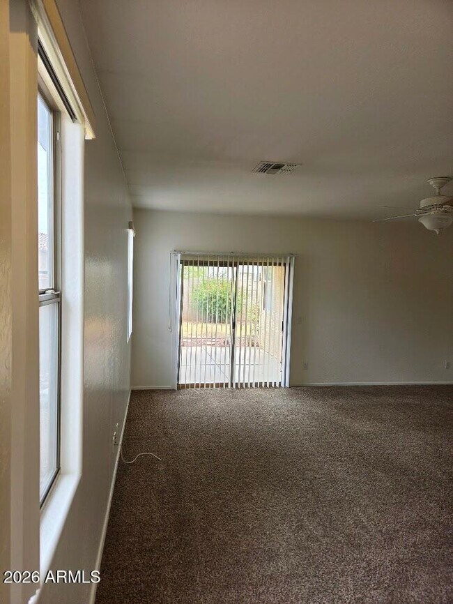 Foto del edificio - 12901 W Glenrosa Dr