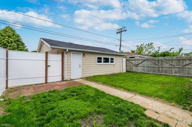 Building Photo - 7776 Lawler Ave