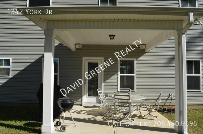 Building Photo - 1342 York Dr
