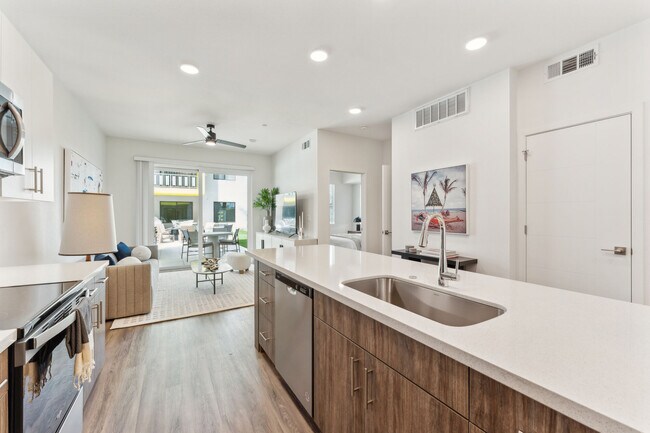 Building Photo - Blue Eastline