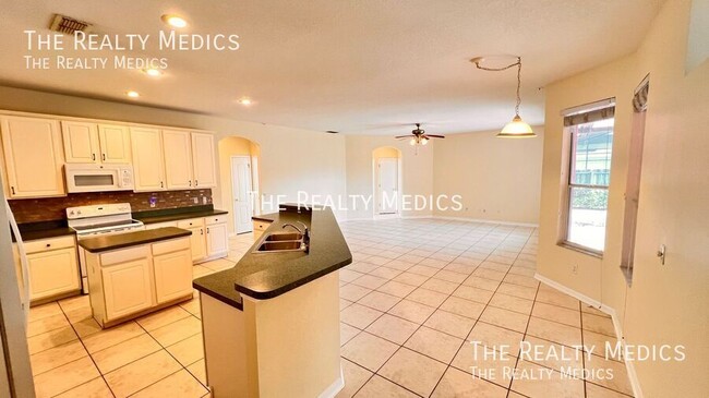 Building Photo - 7823 Fernleaf Dr