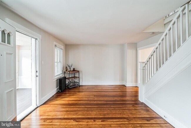 Building Photo - 248 Pensdale St