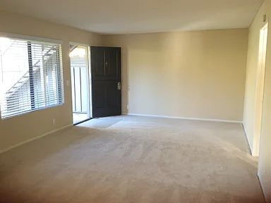 Foto del edificio - "Charming 1-Bedroom Retreat in Prime Irvine Location – Your Perfect Urban Oasis!"