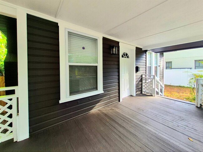 Foto del edificio - 314 E Park Ave