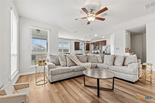 Foto del edificio - 918 James Parker Cir