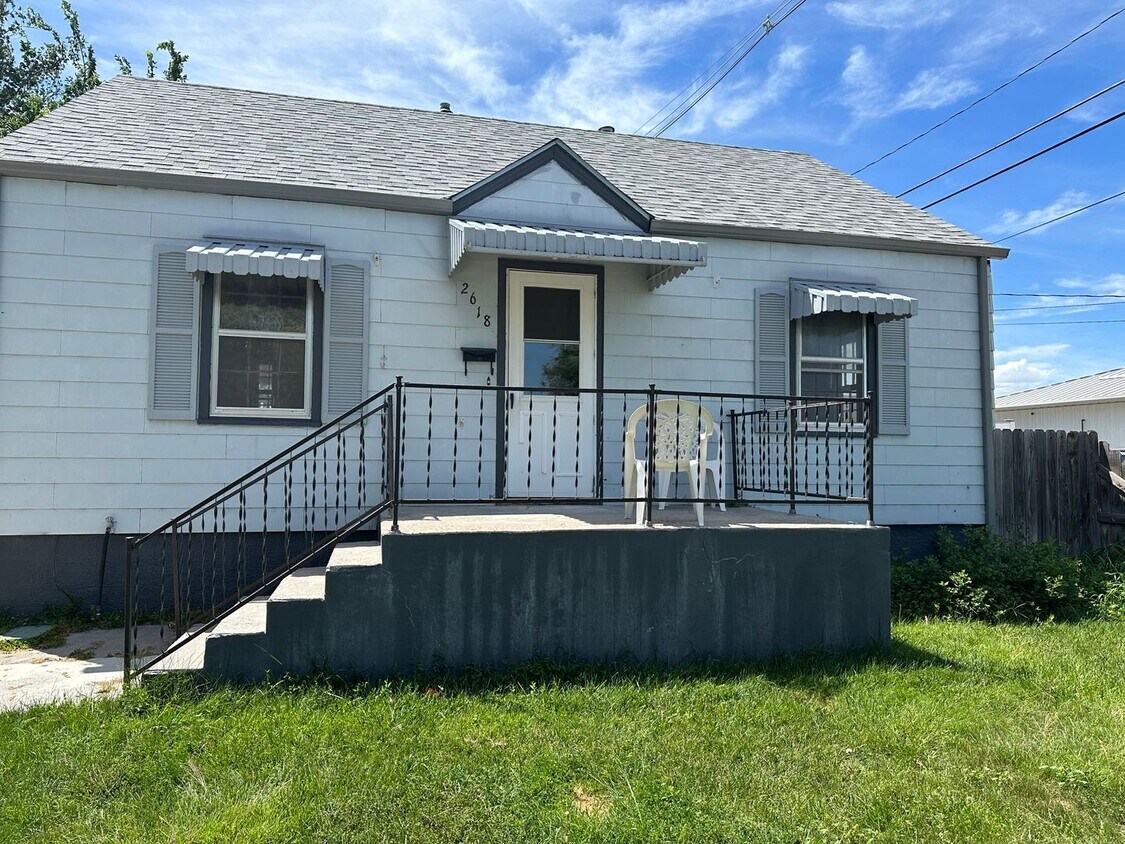 Primary Photo - Two bedrooms, One and half bathroom, one c...