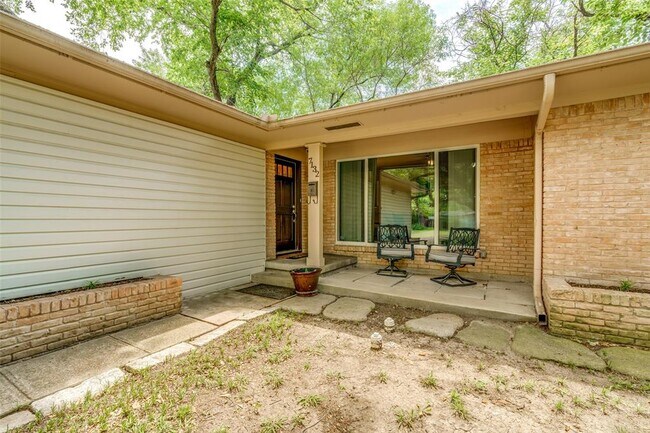 Foto del edificio - 7132 Edgerton Dr