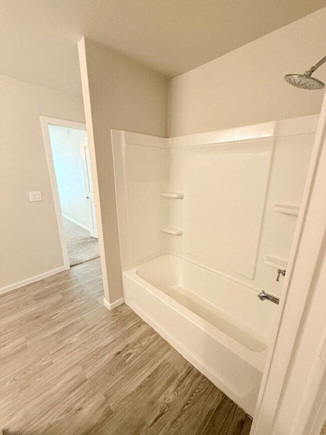 Building Photo - 9709 Saratoga Ave