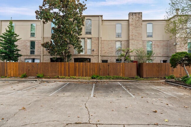 Foto del edificio - 4627 Wild Indigo St