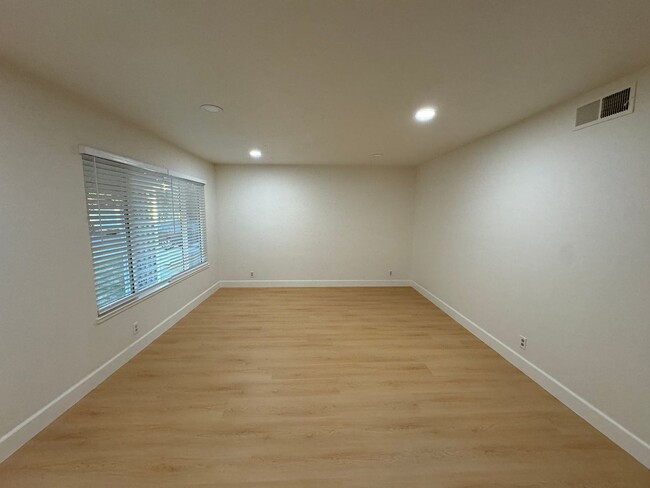 Foto del edificio - New Remodeled, Walking distance to Union C...