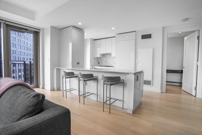 Building Photo - 135 Seaport Blvd