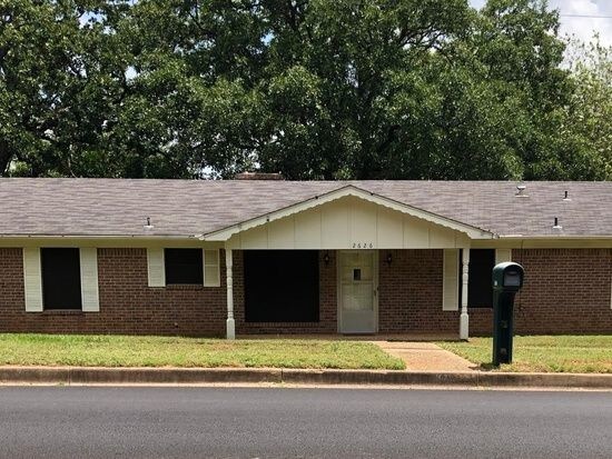 Primary Photo - Large 4 Bedroom 2 Bathroom house for Rent