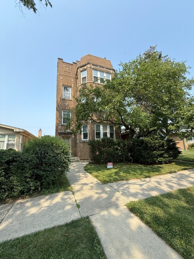 Building Photo - 8538 Saint Louis Ave