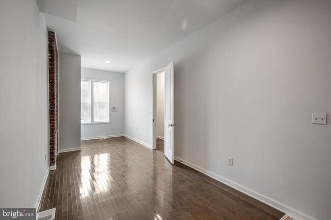 Building Photo - 815 N Calhoun St