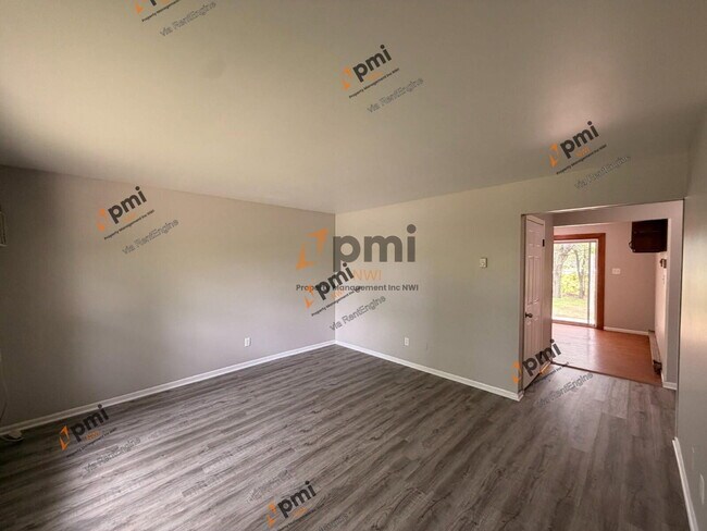 Foto del edificio - 5372 Plaza Ave
