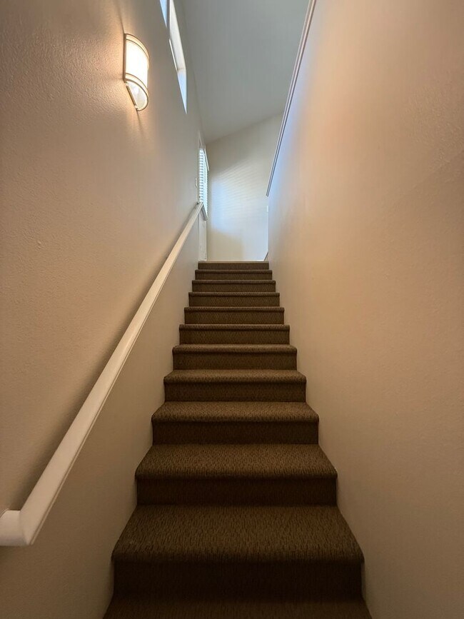 Foto del edificio - 1208 Hidden Creek Pl
