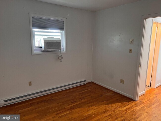 Foto del edificio - 2264 Roosevelt Blvd