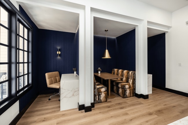 NUEVO Centro de negocios con impresión inalámbrica y sala de coworking - Bexley Crossing at Providence