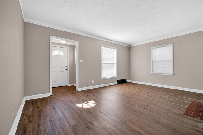 Building Photo - 868 Cordova Ave