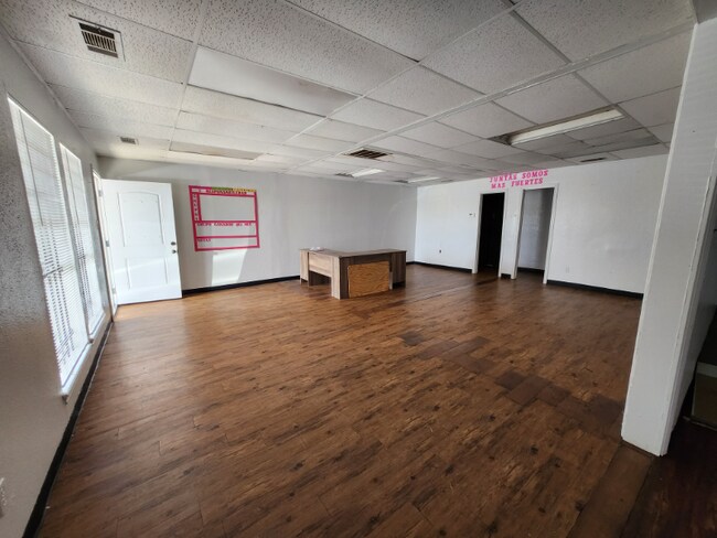 Foto del edificio - 15626 Silver Ridge Dr