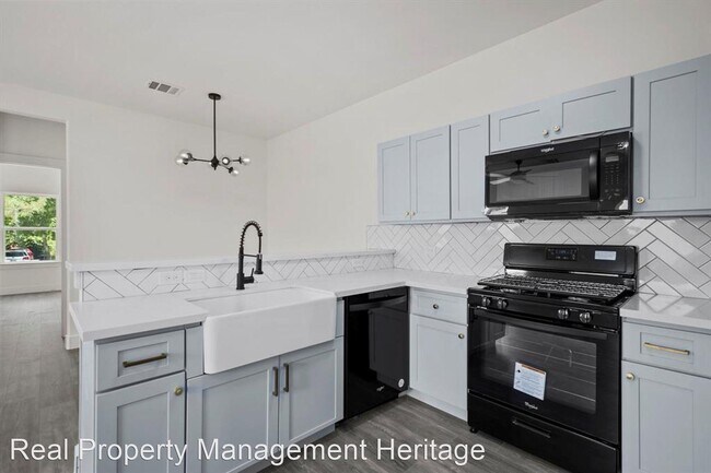 Building Photo - 3 br, 2 bath House - 769 Dillard - #B