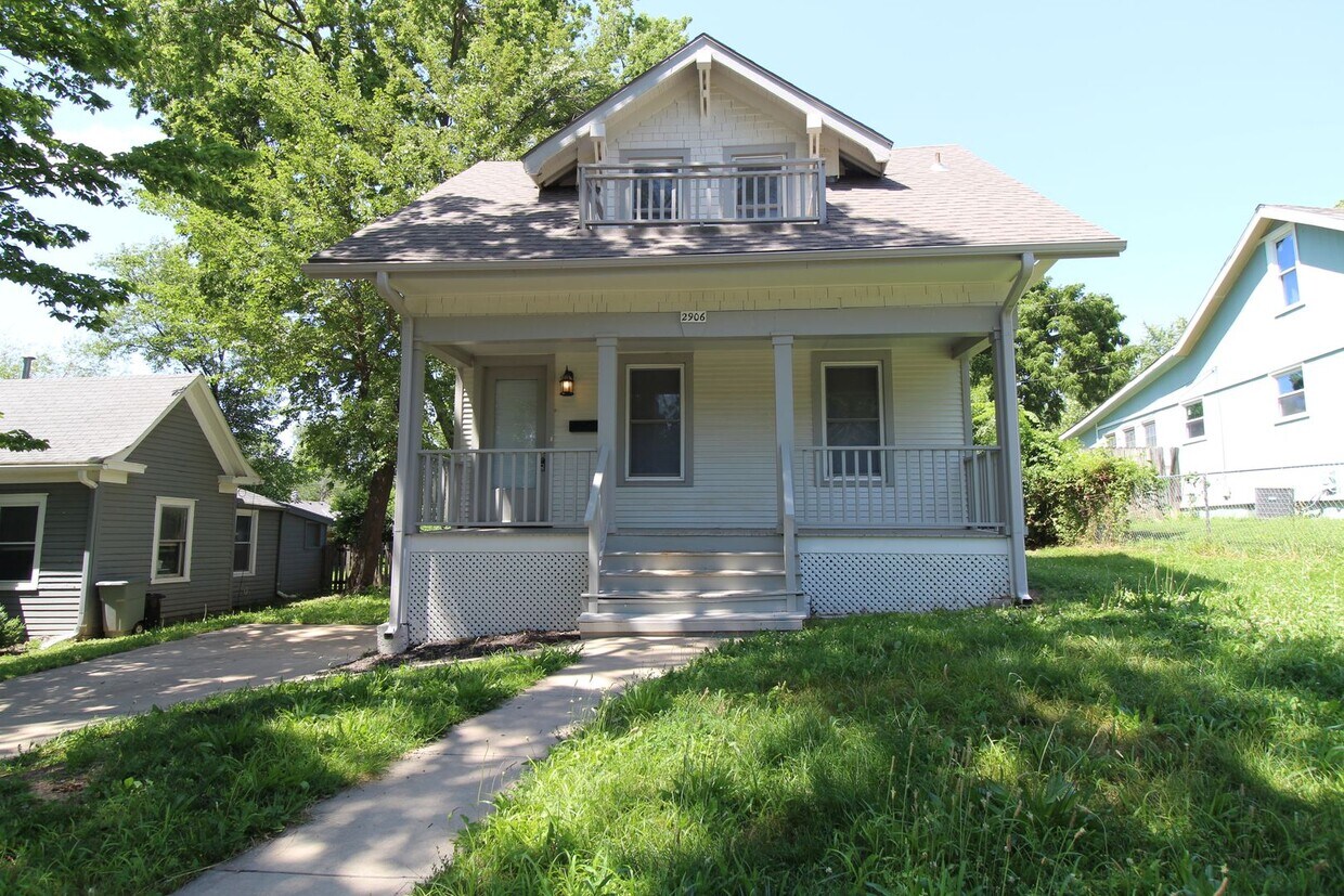 Primary Photo - 2 Bedroom 1 Bath Home With An Office Or De...