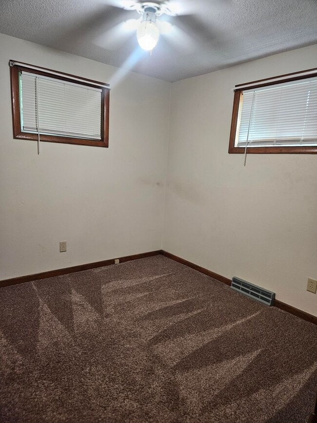 Building Photo - Single Family Rental Home - 3BR-1BA - New ...