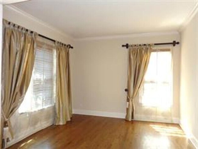 Foto del edificio - COMING SOON! Spacious 5BR/4BA Home in Top-...