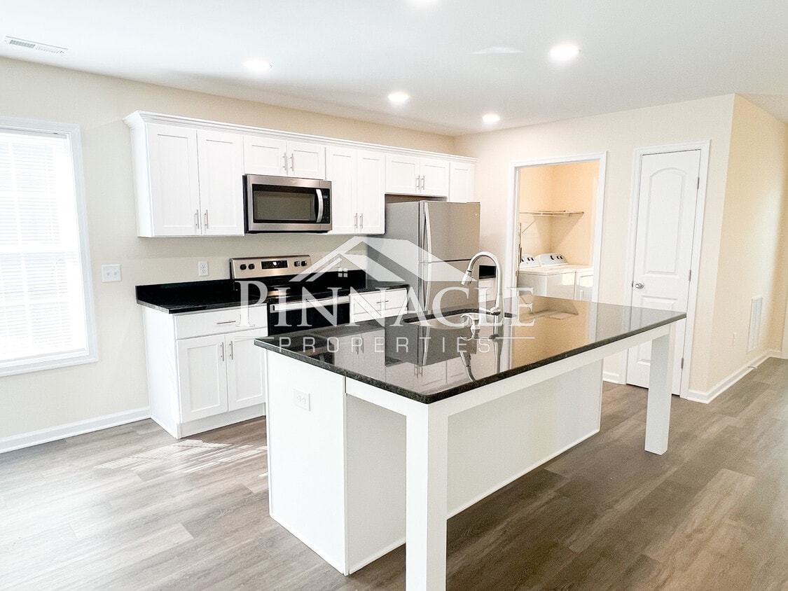 Foto principal - 2325 Tazewell Ave