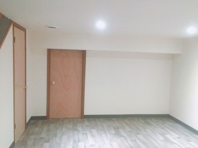Foto del edificio - 115 Lakewood Gardens Ln