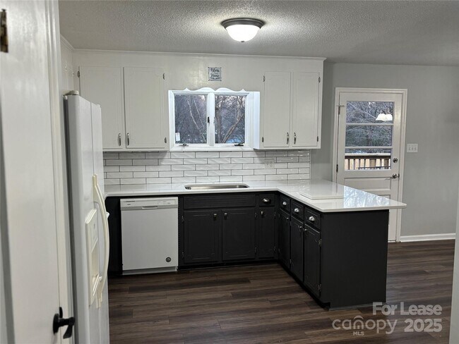 Foto del edificio - 609 Catawba Cir N